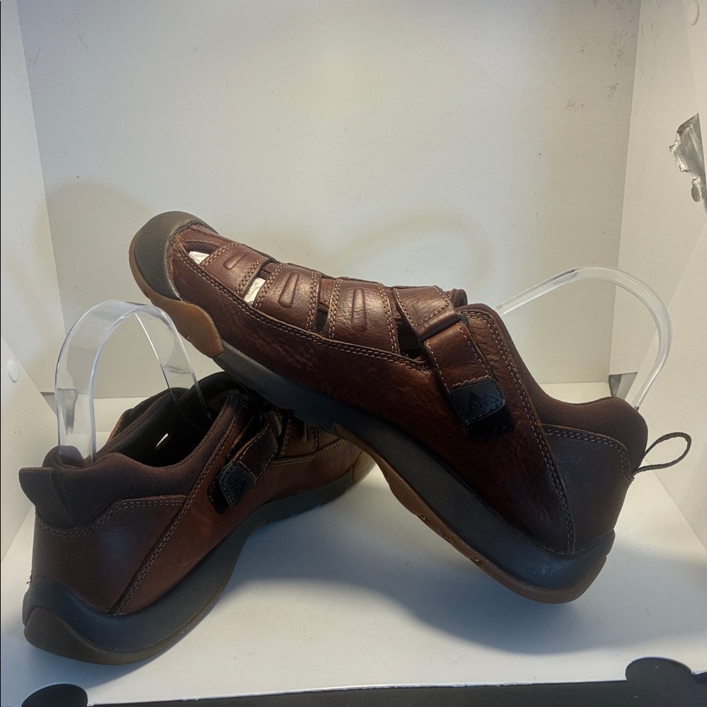 ROCKPORT XCS MENS DISTRESSED-LEATHER SANDAL / SIZE 11
